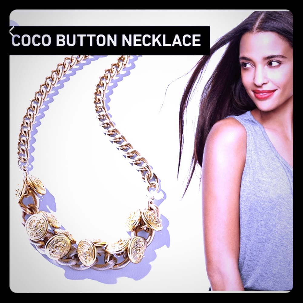 🌟NWT CAbi Coco Gold Tone Button Necklace🌟